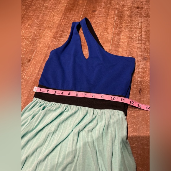 Venus Dress Sz Small - Picture 7 of 8